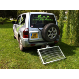 Grille porte gibier avec attache basculant